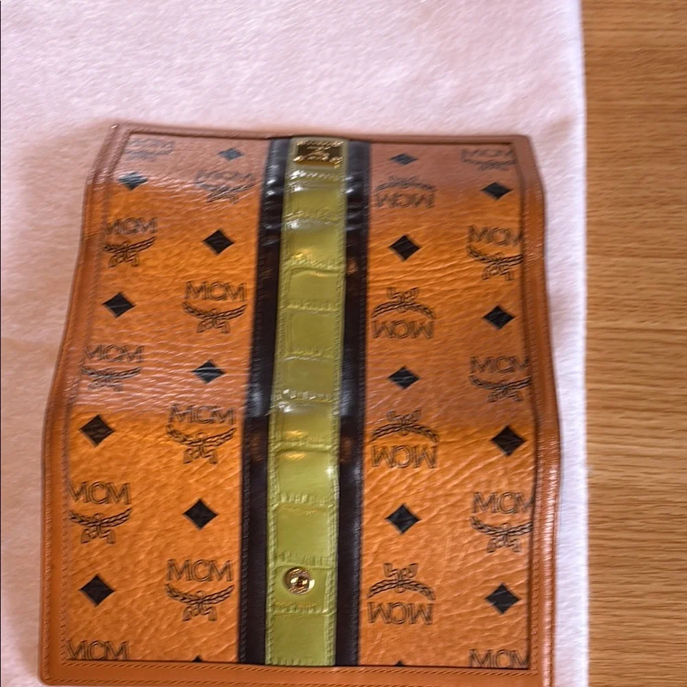 MCM limited edition Brown and Green Logo Wallet - Picture 2 of 16
